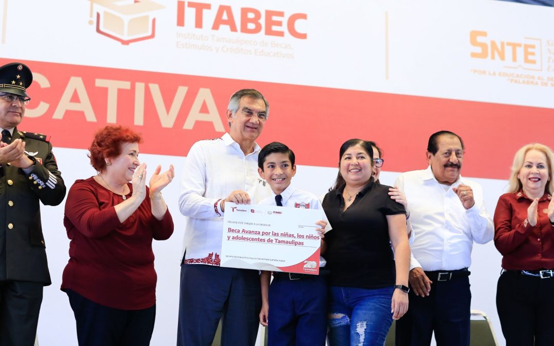 ENTREGA AMÉRICO BECAS QUE BENEFICIAN A 54 MIL ESTUDIANTES DE TAMAULIPAS