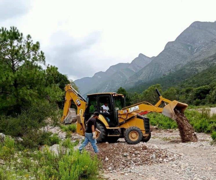 Abren caminos ejidales en Santa Catarina