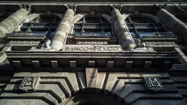 Banxico se dice listo para discutir recortes a su tasa de interés