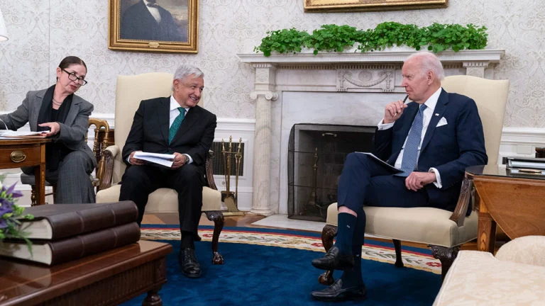 AMLO reconoce el liderazgo de Biden en una carta tras renunciar a la reelección