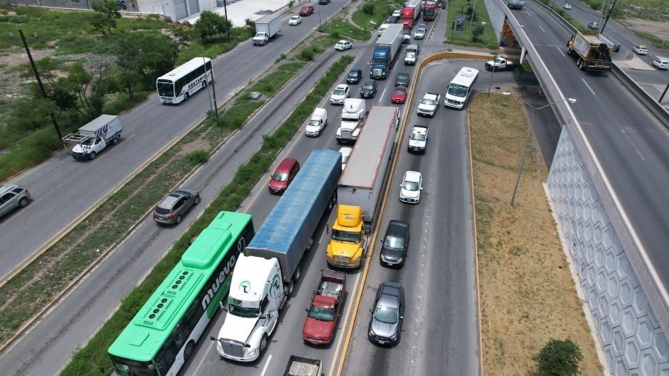 Caravana de doble rodada deja un mega caos vial en carreteras