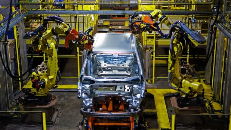 México reporta incremento de 5.24% en la producción de autos del primer semestre