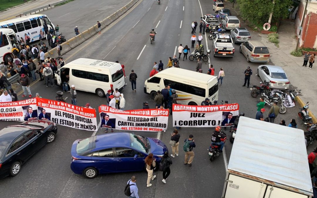 Manifestantes bloquean carretera México-Pachuca