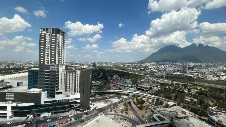 Calidad del aire presenta mejoras en Monterrey y su área metropolitana