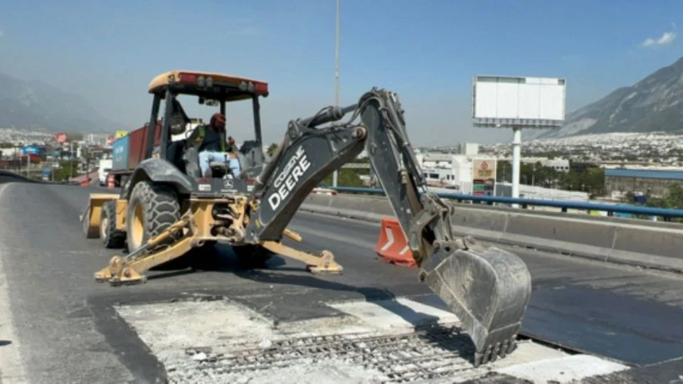 Cierran dos carriles de paso elevado Díaz Ordaz-20 de Noviembre