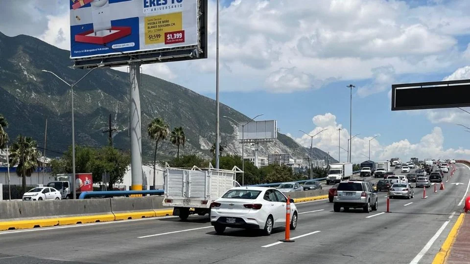 Reabren segundo carril del puente La Fama en Santa Catarina