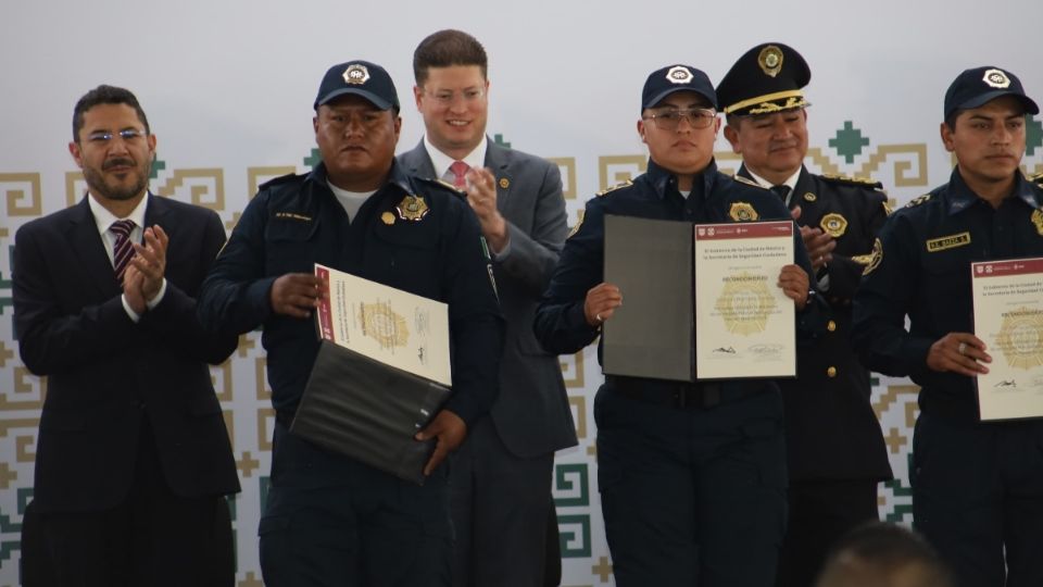 SSC entregó reconocimientos, condecoraciones y ascensos, a mil 400 policías de la Ciudad de México