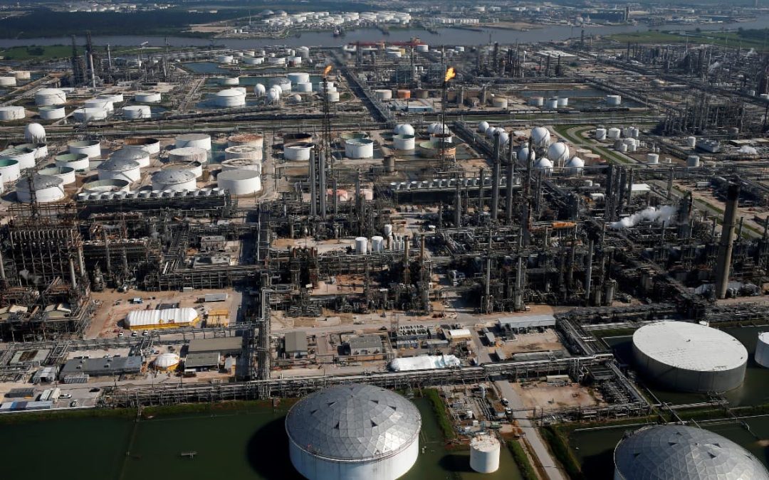 Refinería Deer Park de Pemex reporta vertido de diésel en canal de navegación de Houston