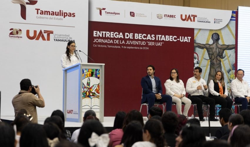 ENTREGAN BECAS FUTURO TAMAULIPAS A JÓVENES DE NIVEL SUPERIOR