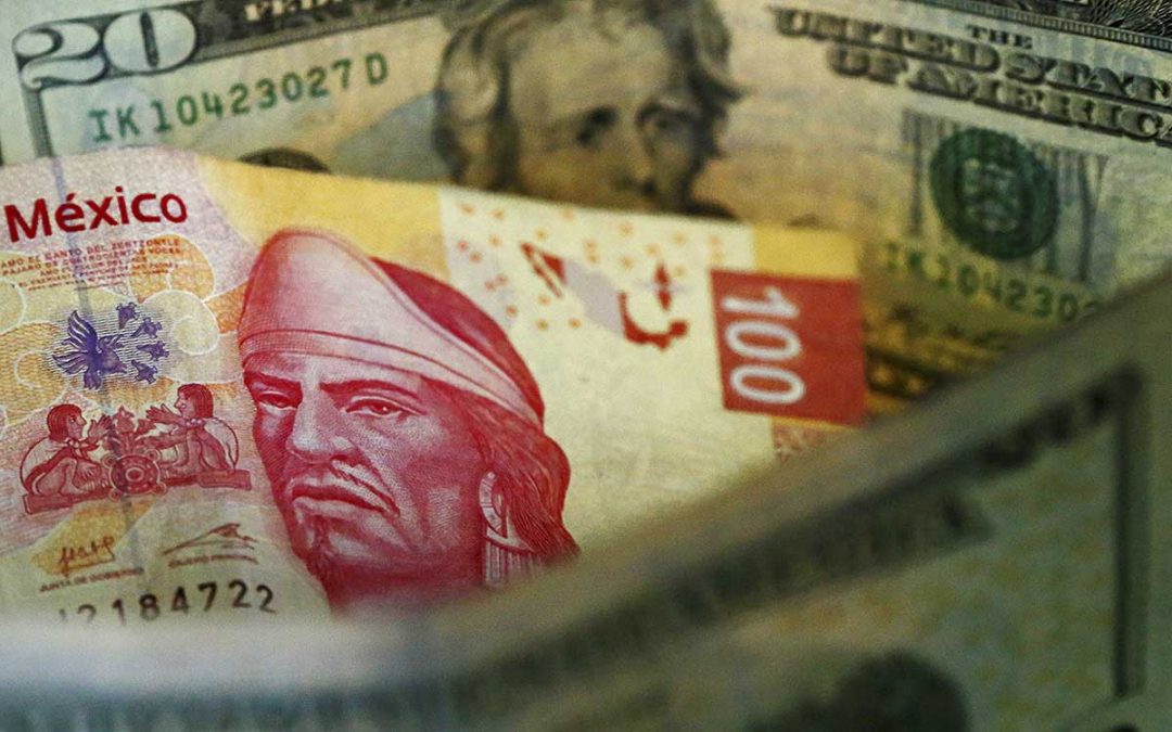 Peso sufre recaída sobre las 20 unidades por dólar, repite niveles no vistos desde 2022