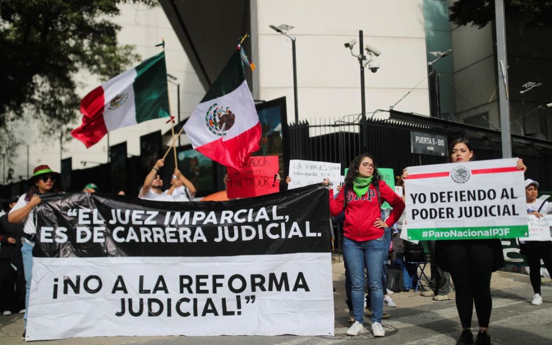 Jueces trasladan su protesta reforma judicial al Senado; bloquean Paseo de la Reforma