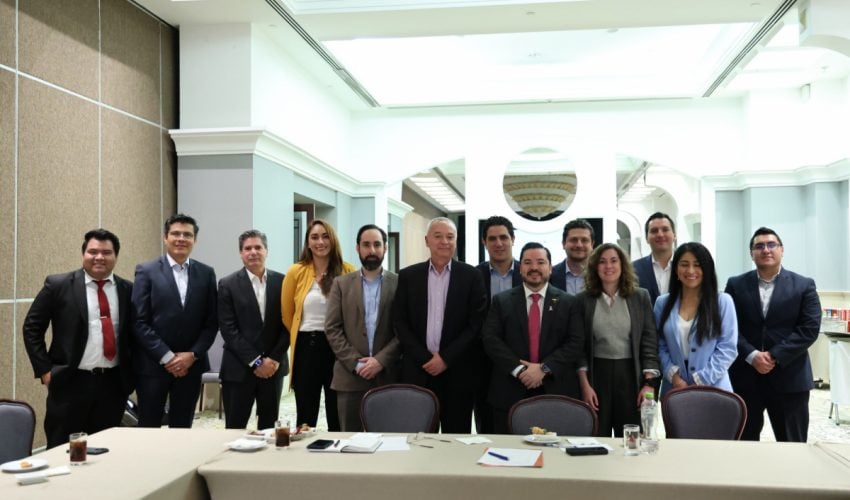 Expone SEDENER potencial energético con Asociación Mexicana de Energía Eólica