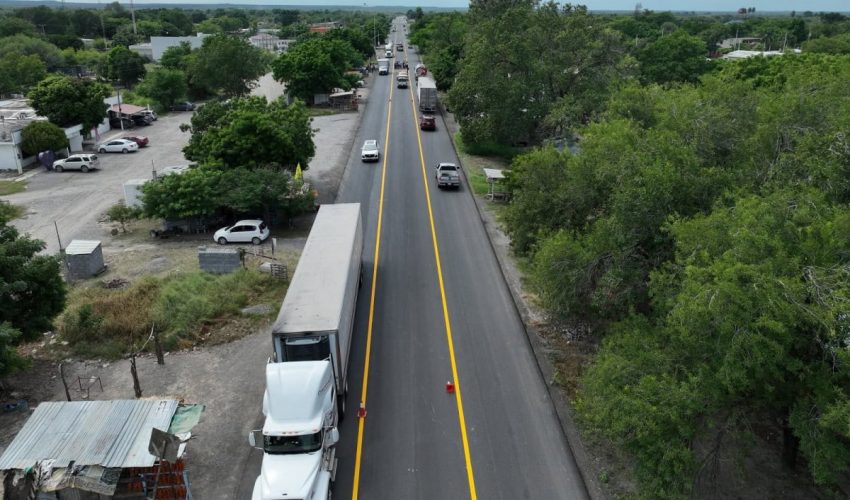 Rehabilita Obras Públicas tramo carretero frente a Padilla