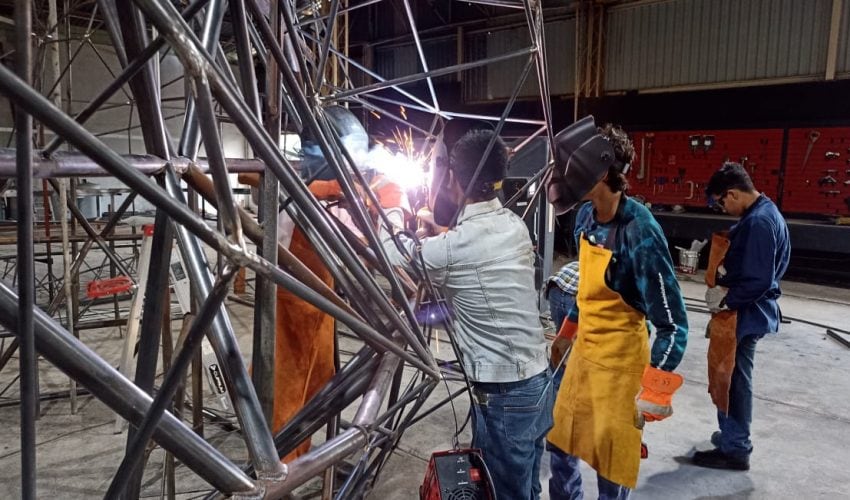 Participan estudiantes del ITACE en mega escultura de la Virgen de El Chorrito