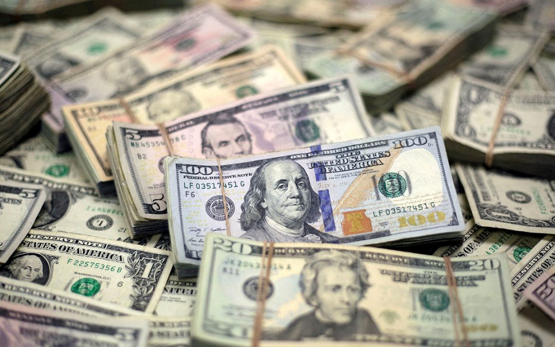 Súper dólar alcanza máximos de 26 meses; Bolsas mundiales caen