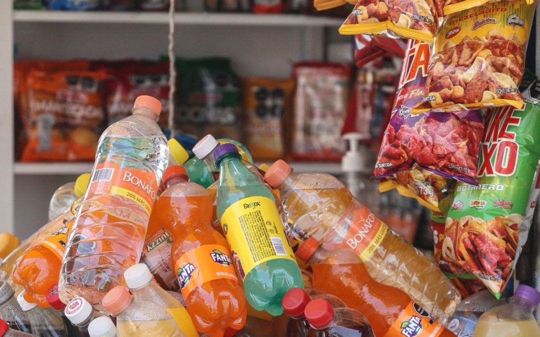 Entra en vigor prohibición de venta de comida chatarra en escuelas de México