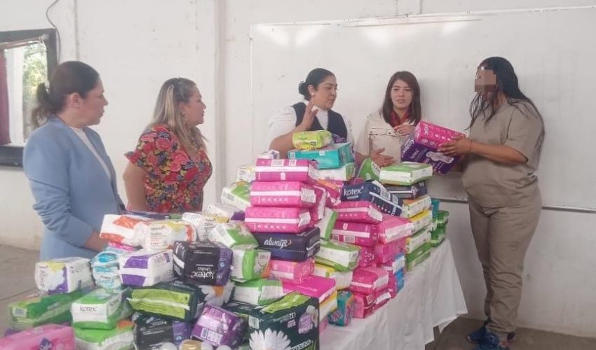 Reciben mujeres de CEDES Victoria artículos de higiene y juguetes para sus hijos