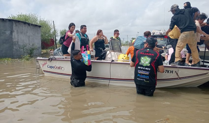 Recorre Guardia Estatal sectores afectados por inundaciones en Reynosa y realiza labores de rescate