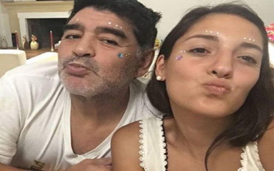 Responsabilizan al médico de Maradona por recomendar la atención domiciliaria