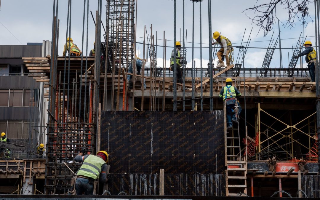 Valor de las empresas constructoras en México cayó 19% en enero, alerta INEGI