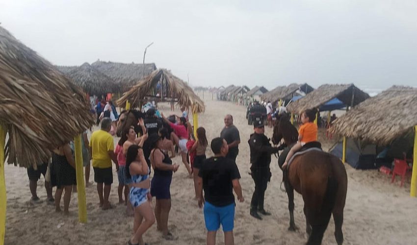 Agrupamiento Montado de la Guardia Estatal brinda seguridad en La Pesca