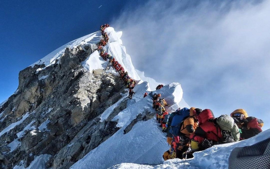 Permitirán escalar el Everest sólo a escaladores experimentados
