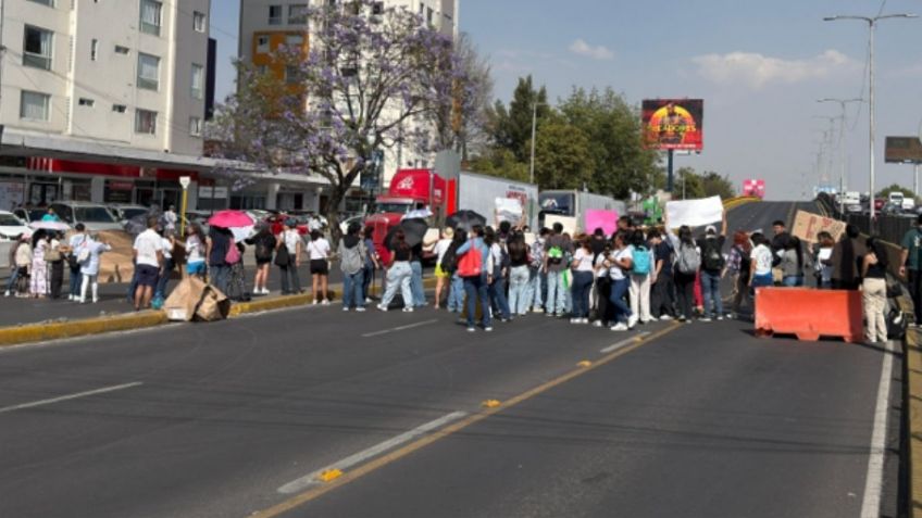 Estudiantes bloquean Circuito Interior y provocan caos vial; estas son las alternativas viales