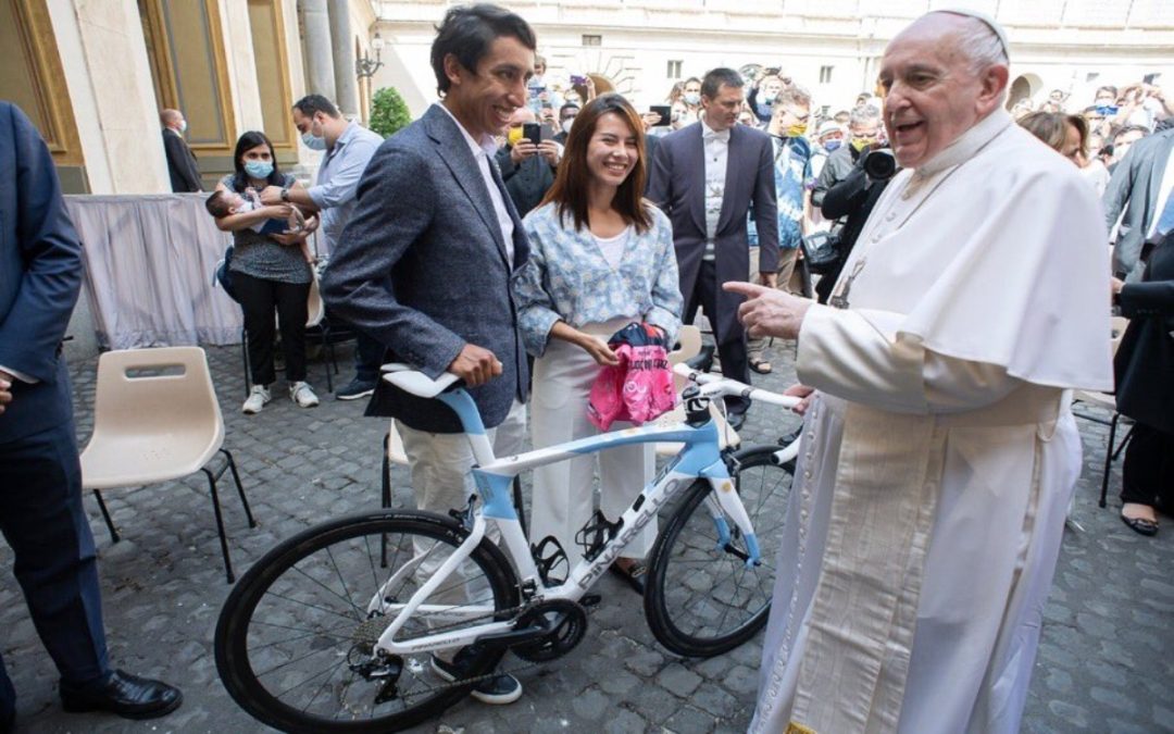Dedicará Giro de Italia 2025 última etapa al papa Francisco