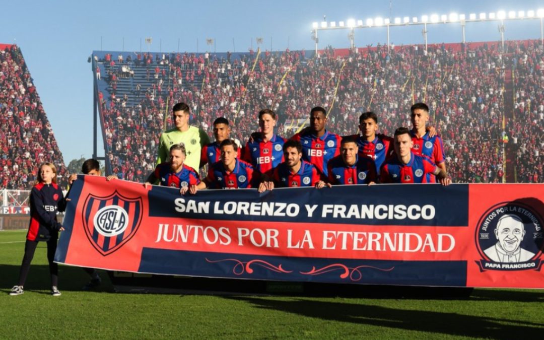 Así fue el emotivo homenaje de San Lorenzo al papa Francisco