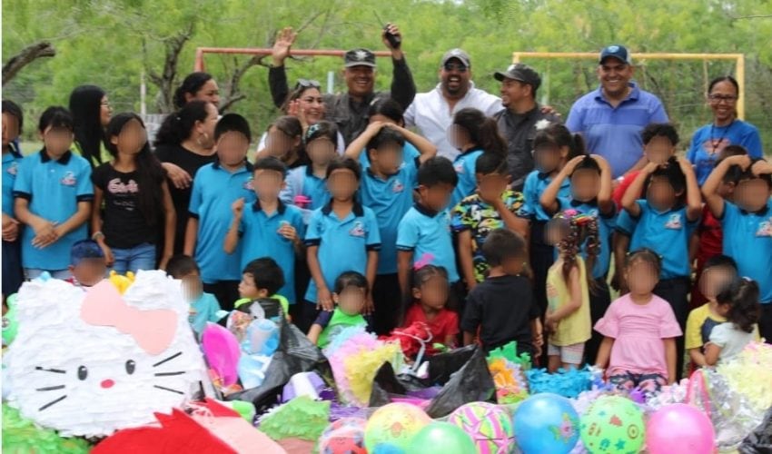 Regala CEDES Matamoros piñatas elaboradas por PPLs a niños y niñas de La Bartolina