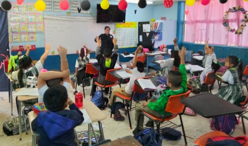 Reciben estudiantes de Reynosa visita y orientación de la Guardia Estatal de Género