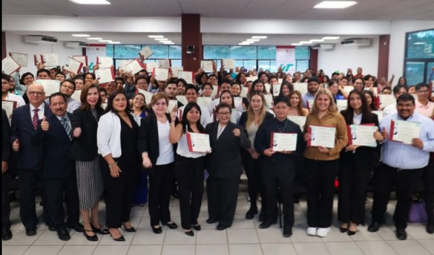 Reciben egresados de la Universidad Tecnológica de Altamira sus títulos profesionales