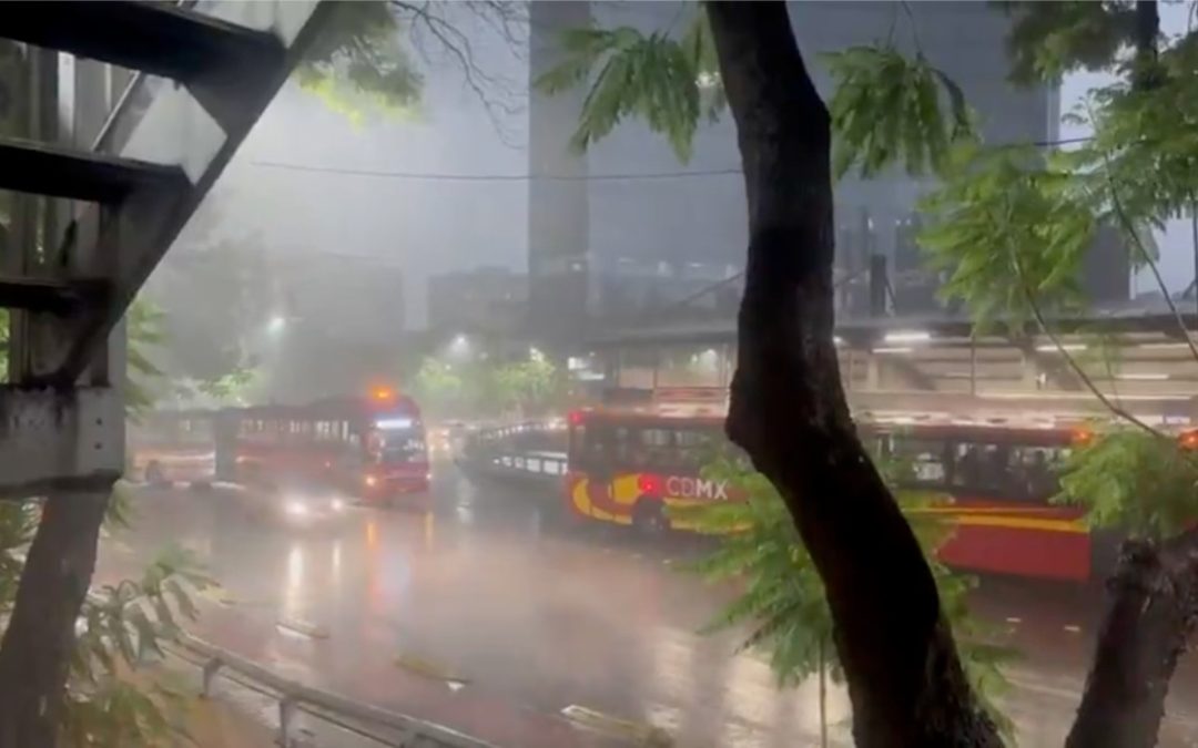 Emiten Alerta Roja por fuerte lluvia en CDMX