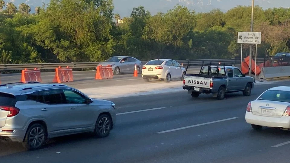 Chocan durante primeras horas del contraflujo en Bulevar Miguel de la Madrid