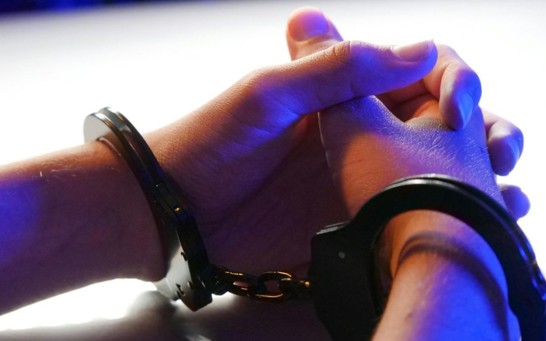 Arrestan a joven de 16 años por portar arma del Ejército y drogas; estaría vinculado a Familia Michoacana