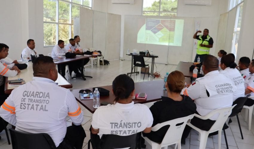 Recibe Tránsito Estatal capacitación sobre el manejo de materiales peligrosos