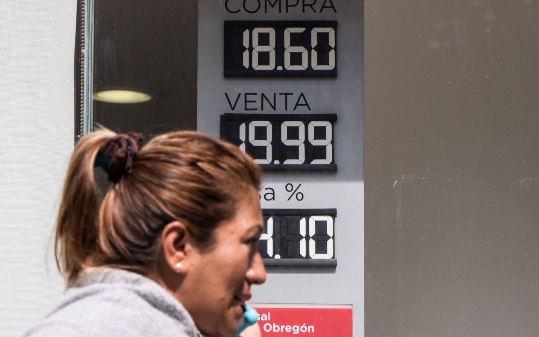 Peso mexicano se deprecia, atento a reunión entre Trump y Zelenski