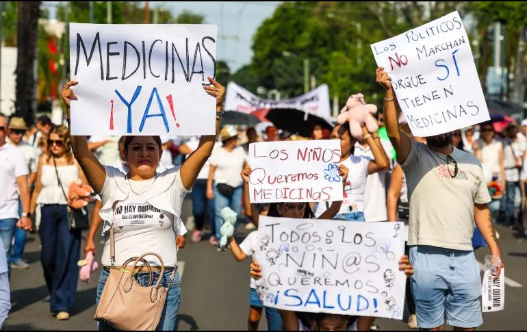 ‘No hay quimio, nos están matando’; pacientes marchan contra el desabasto de medicamento