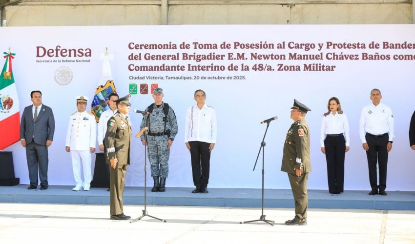 Asiste gobernador Américo Villarreal a toma de protesta del comandante interino de la 48 Zona Militar