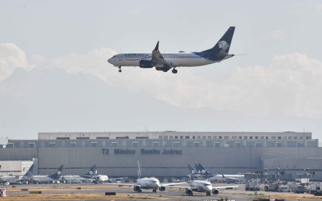 AICM reanuda aterrizajes y despegues tras suspensión por neblina