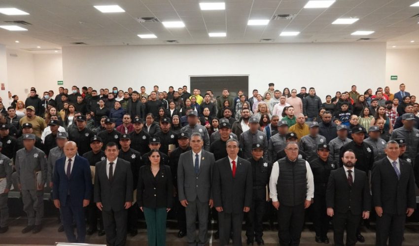 Se gradúan 41 elementos en la USJT