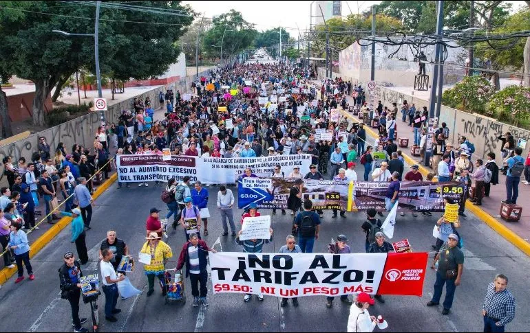 Tapatíos protestan en contra del tarifazo al transporte público
