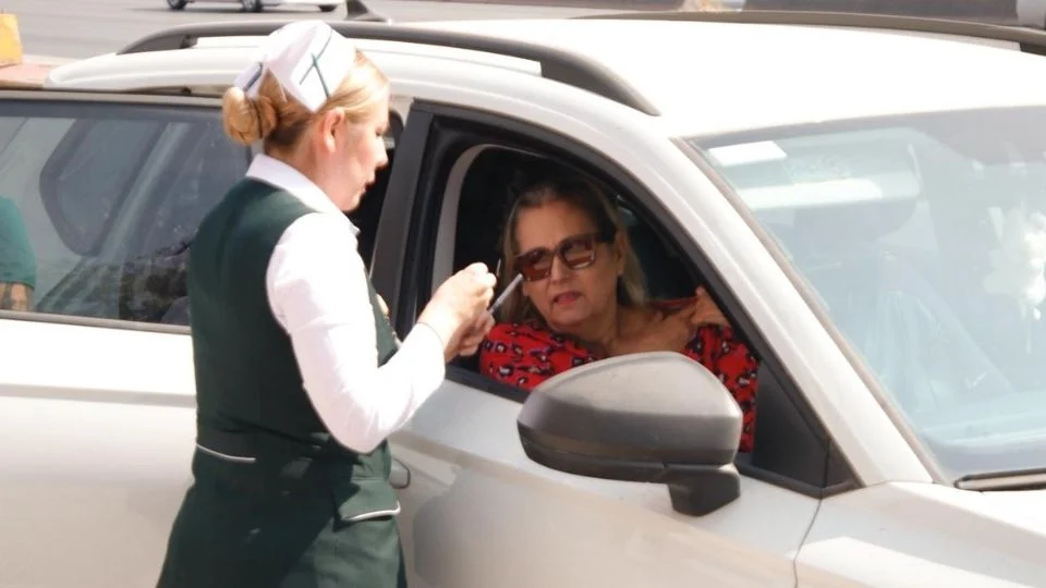 Aplican más de 2 mil vacunas en jornada drive thru del IMSS