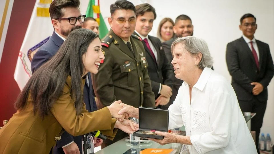 General Zuazua cumple 163 años y alcaldesa reconoce a ciudadanos ejemplares