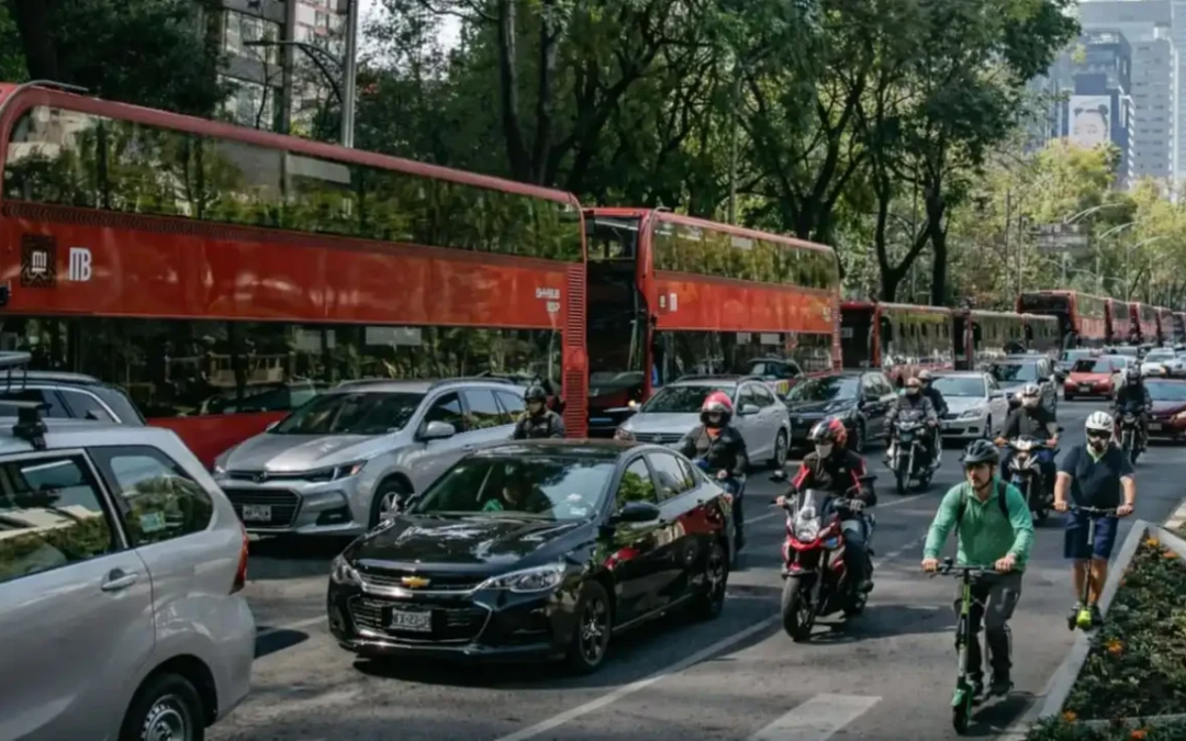 México baja déficit de cuenta corriente a 8,200 mdd en 2025, un 68.25%, informa Banxico