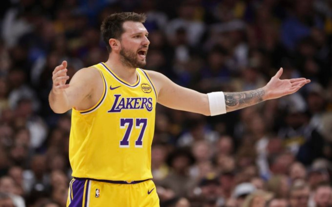 NBA: Multan con 50 mil dólares a Luka Doncic por gesto de dinero a réferis | Video