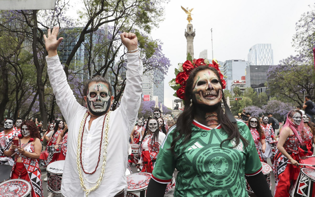 ‘Catrinas Mundialistas’ desfilan en CDMX rumbo al Mundial 2026