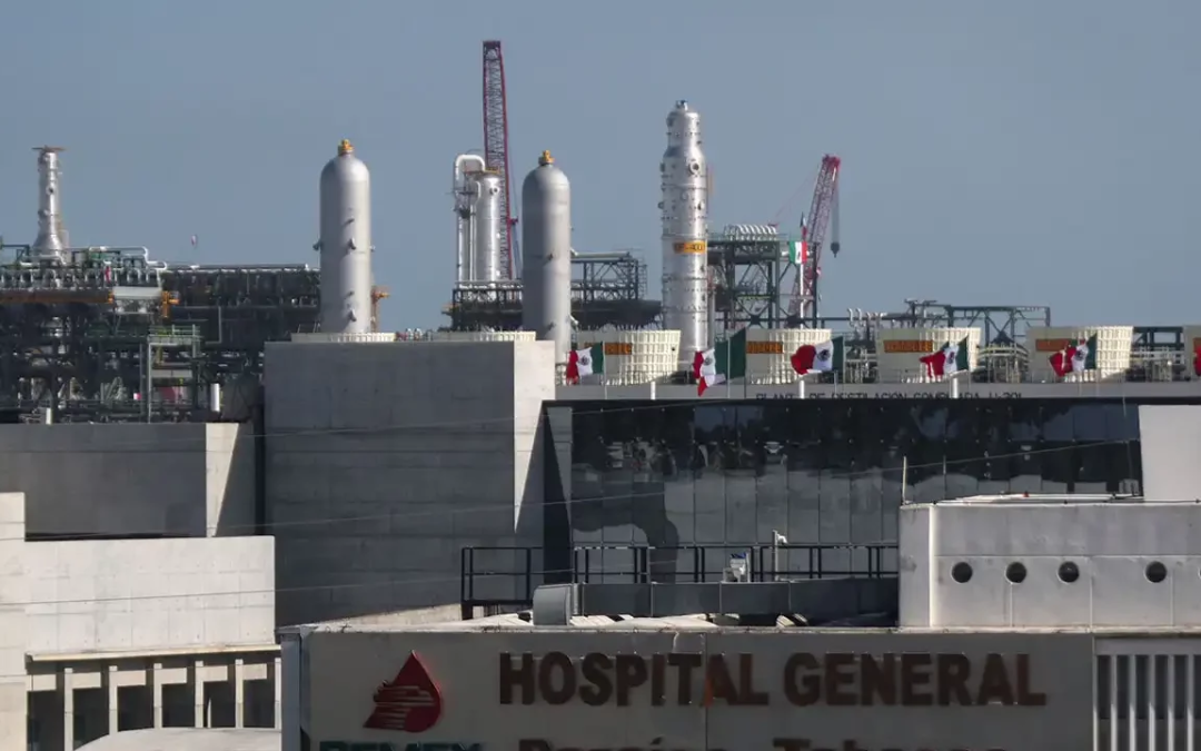 FGR indaga causas de incendio en refinería de Dos Bocas de Pemex que dejó cinco muertos