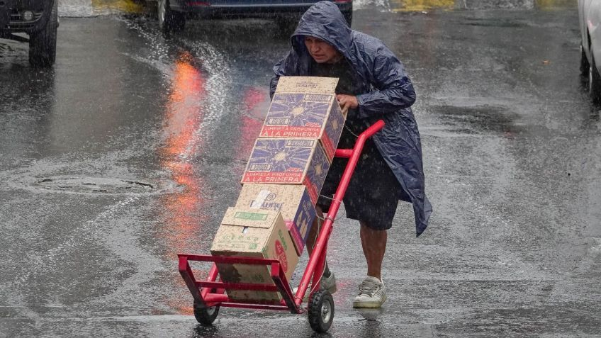 Despliegan operativo por lluvias en CDMX; se atienden 17 encharcamientos