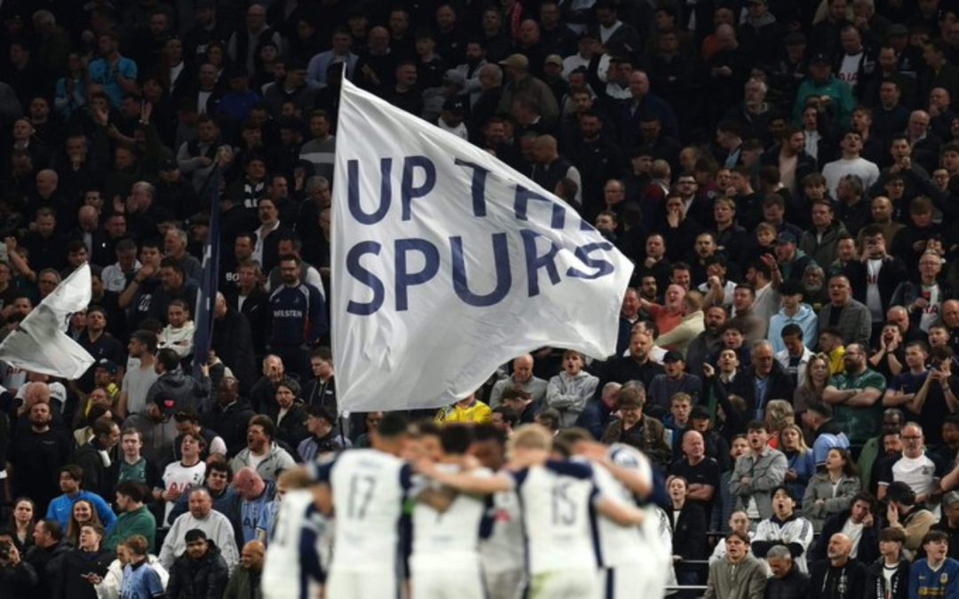 Sanciona UEFA a Tottenham Hotspur por saludo nazi de tres partidarios